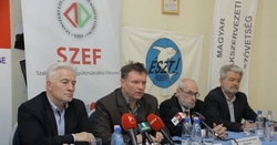 A kormány és a munkaadók legyőzték a szakszervezeteket