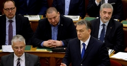 Orbán parlamenti beszéde: a kórházakra és az iskolákra költsenek!