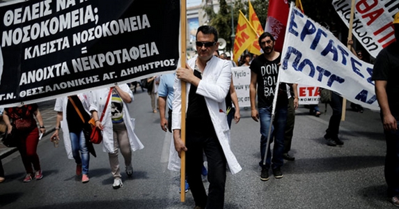 Görögország: az egészségügyi dolgozók nem hagyják magukat