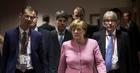 Merkel legázolta a lengyeleket, ki a következő?