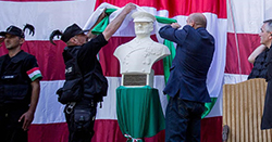 Horthy-szobor: a szélsőjobboldal félelmet kelt