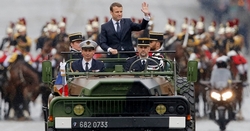Veszélyes úton: Macron fegyverkezik