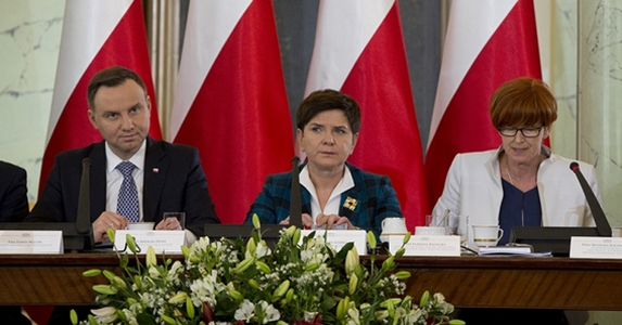 EU-Lengyelország: kegyetlen harc a piacokért