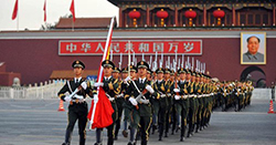 Kína: a vörös zászló már lobog