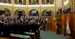 Aki tesz a törvényre, egyéb gazságra is képes