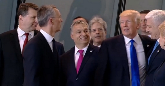Orbán Trump mellé áll?