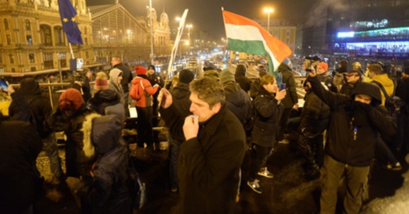 Életveszélyes úton a magyar ellenzék