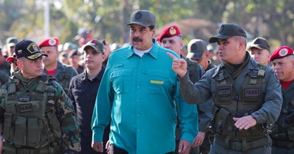 Venezuela: kit támogat a hadsereg?