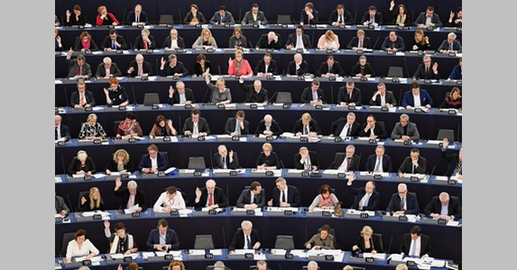 EP-dilemma: Mivel hülyítsük tovább Európa népeit?