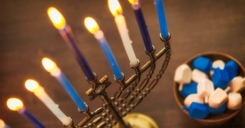 Békés, áldott hanukát!