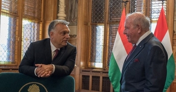 Cukrosbácsi akarja megszabni a magyar külpolitikát