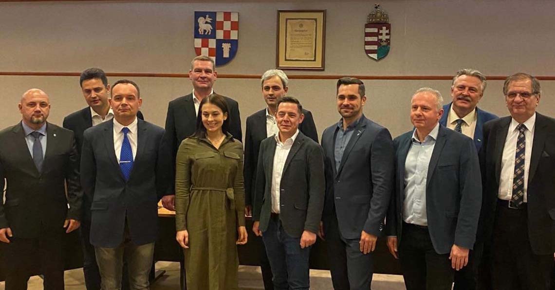 „Tízek”: semmi ideológiai handabanda, csak ide a pénzt! „Tízek”: semmi ideológiai handabanda, csak ide a pénzt!