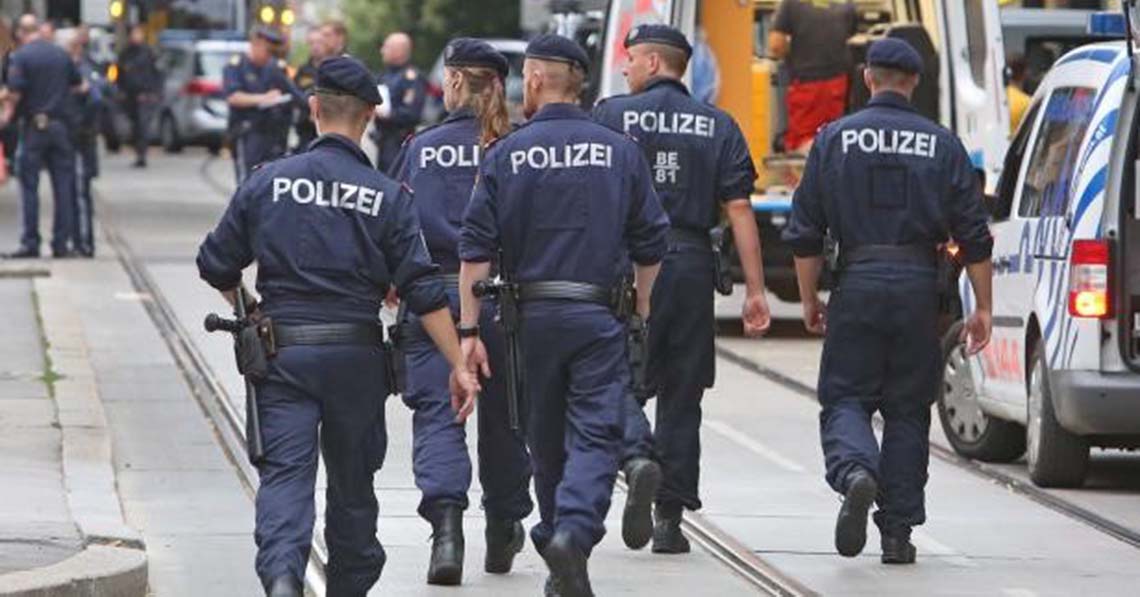 Nem kellenek osztrák rendőrök, van elég magyar! 