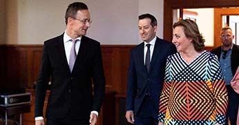 Fidesz-kormány: továbbra is a multikra építünk! 
