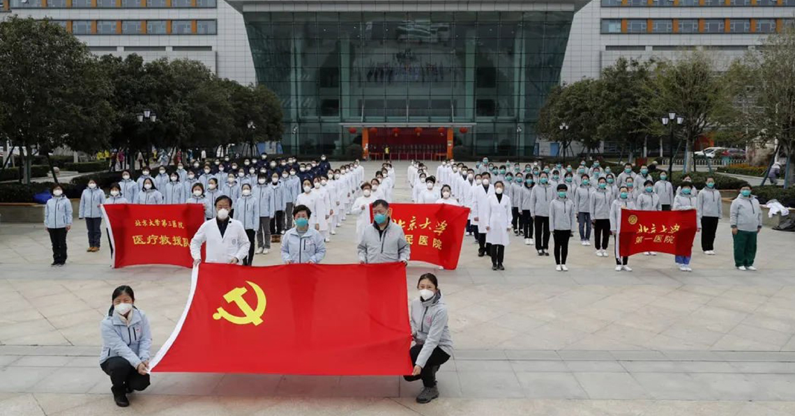Kína: a kommunisták a járvány elleni harc élvonalában