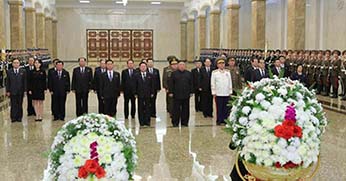 Phenjan: Kim Dzsong Ilre emlékeztek