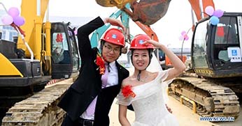 Kína: Munkásesküvő az építkezésen