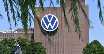 Volkswagen: nyereséges, de mégis kirúgnak több ezer embert