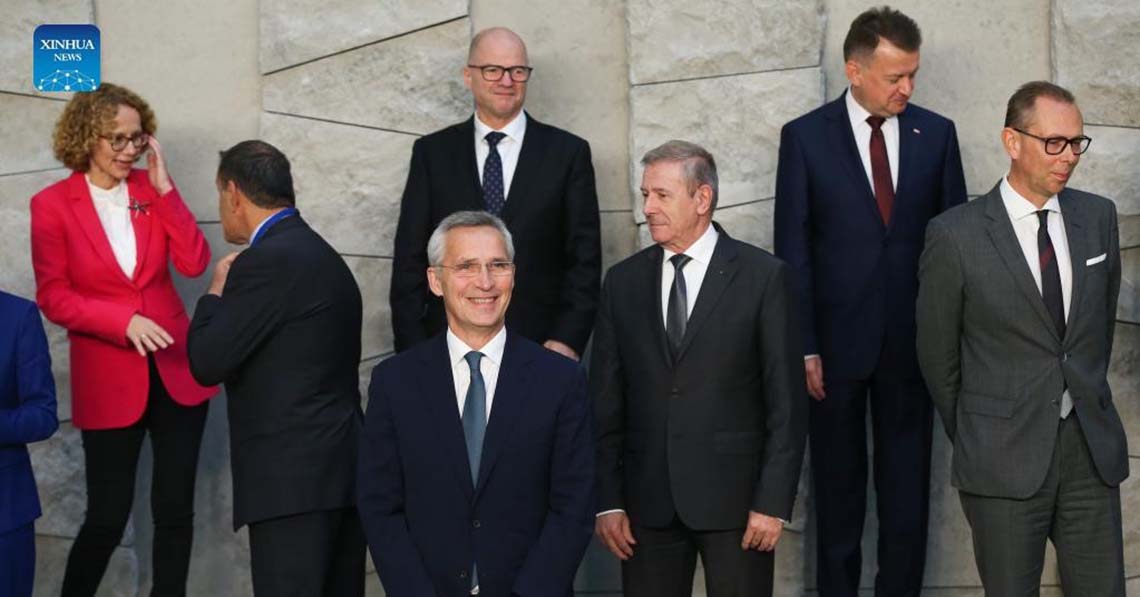 NATO-miniszterek: röhögnek a markukba