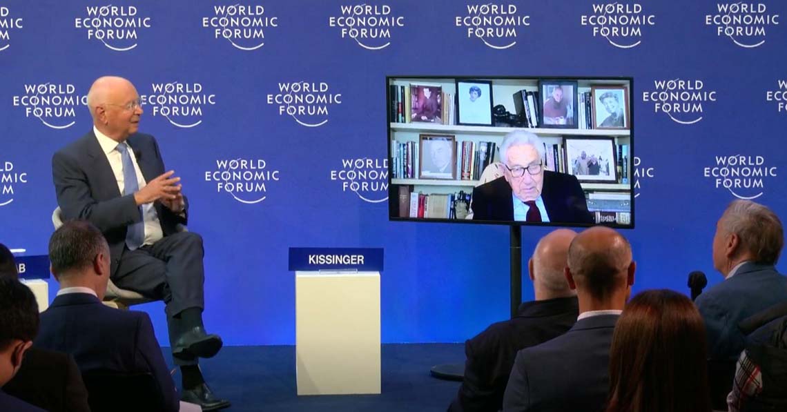 Kissinger: Ukrajnának engednie kell!