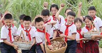 Kína: a gyerek tanuljon meg dolgozni!