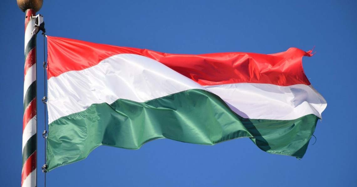 Független Magyarországot! Ki a NATO-ból! Ki az EU-ból!