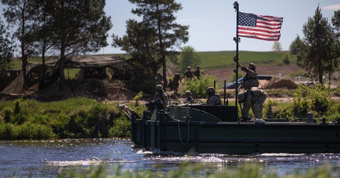 Az amerikaiak átkelnek a folyón