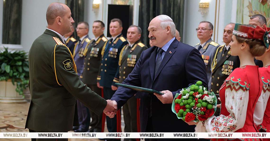 Lukasenko: határozott, kemény válasz minden provokációra