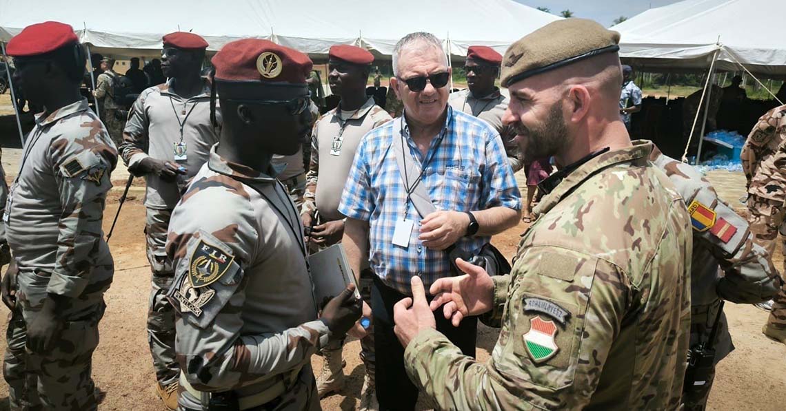 Ne szórjuk a pénzt Afrikában, itthon kell a pénz!