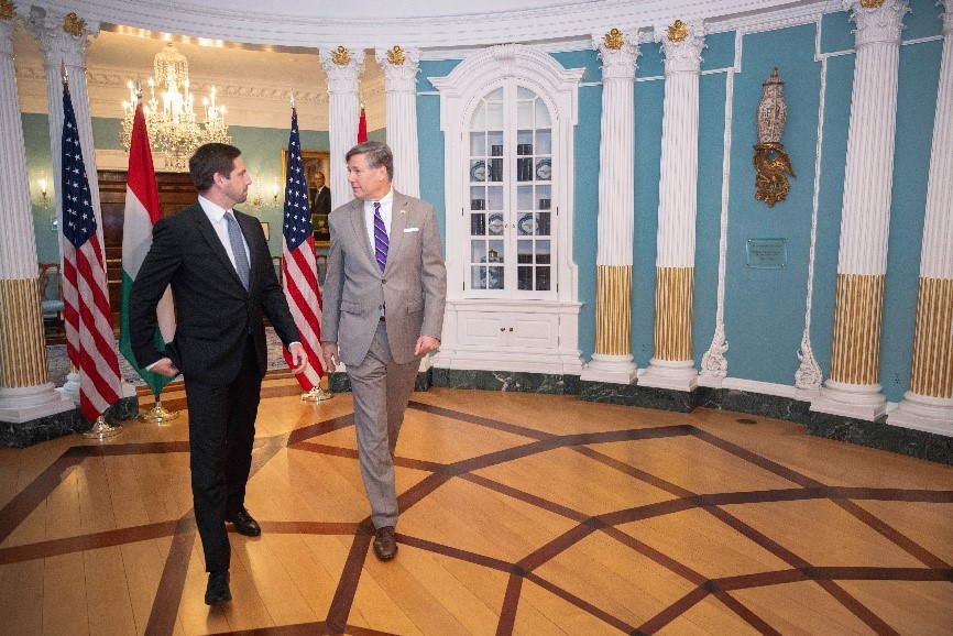 Mi van a „nagy amerikai csomagban”?