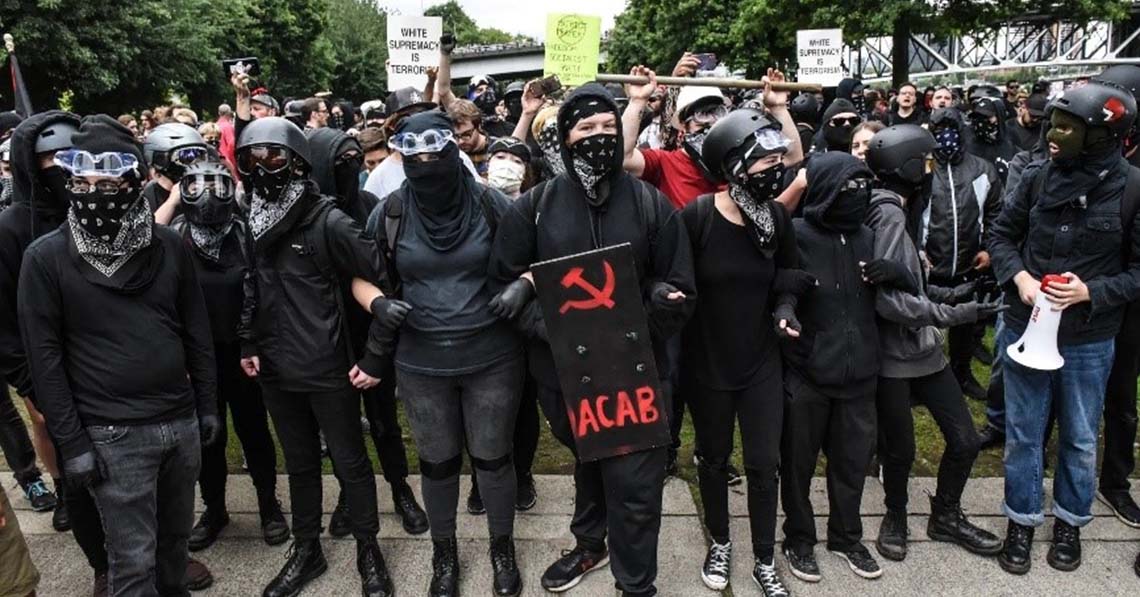 Az antifa terrorista szervezet a tőke szolgálatában