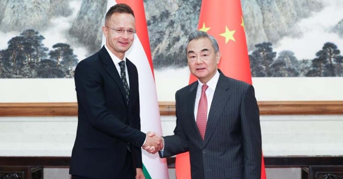 Szijjártó Pekingben – jó döntés