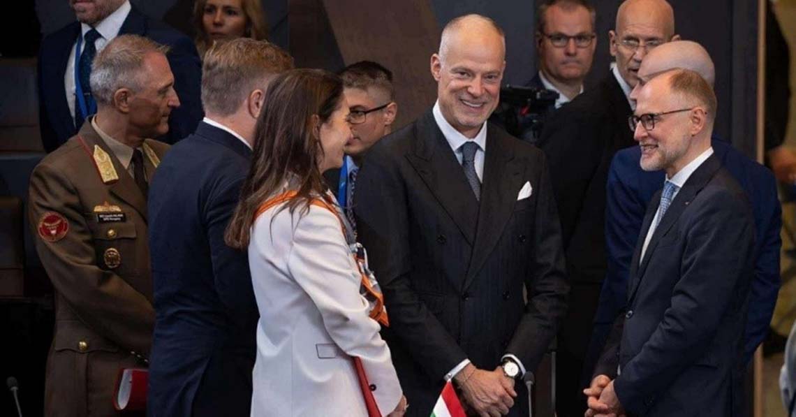 Aminek nem örülünk: hűségeskü a NATO mellett