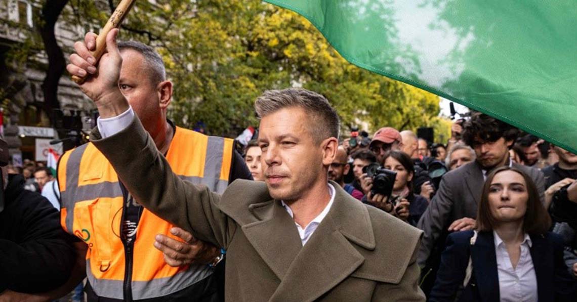 „Forradalmárnak” akart látszani, bohóc lett belőle