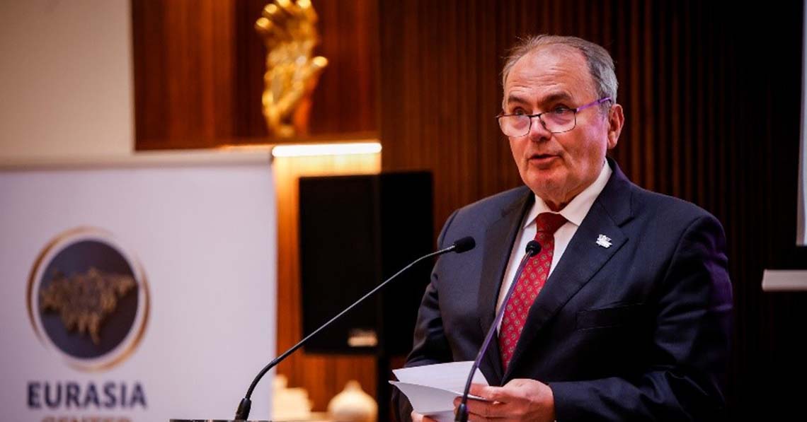 Kína partnerünk és nem ellenségünk!