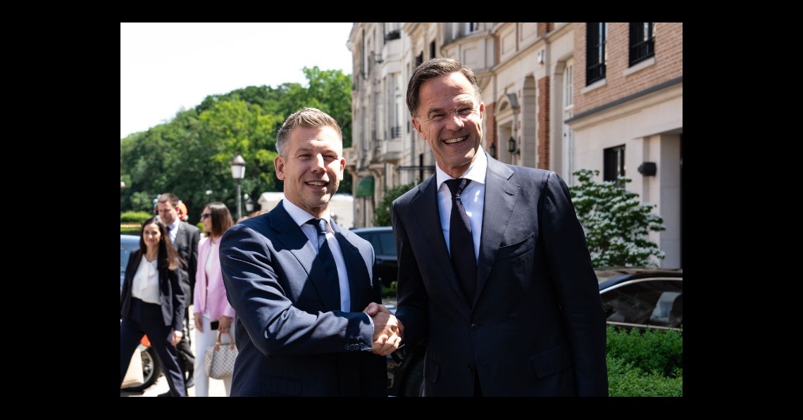 A világ bajban van, de ők nevetgélnek