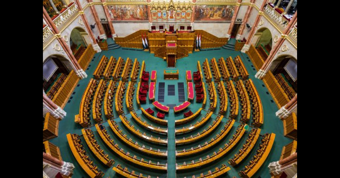 Ha demokrácia, legyen totális!