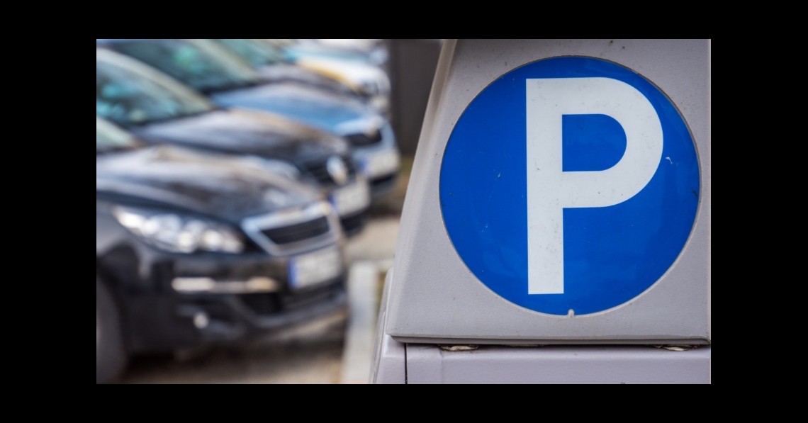 Fizessenek az autósok! Drasztikusan drágul a parkolás!