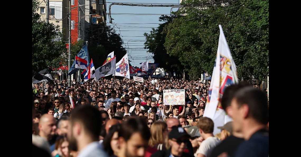 Belgrád: rossz vonatra kapaszkodnak